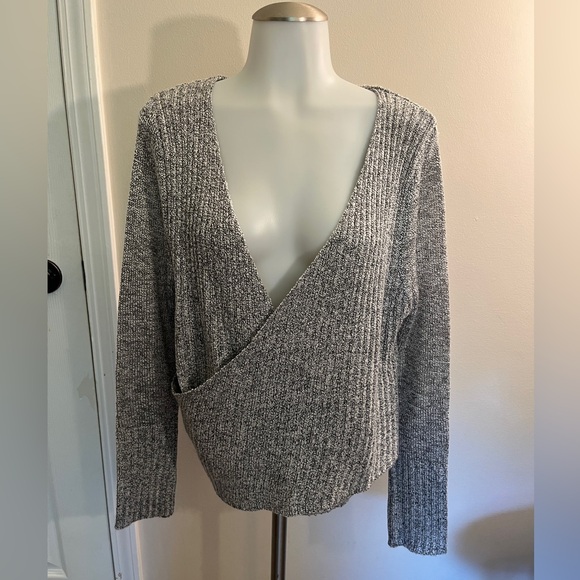 Rielle Sweaters - Women’s Rielle Grey Knit Wrap Sweater, Deep V-Neck, Sz M, Like New